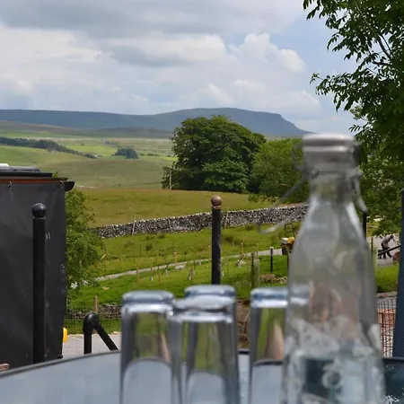 Ingleborough View Holiday At Ashes Farm 펜션