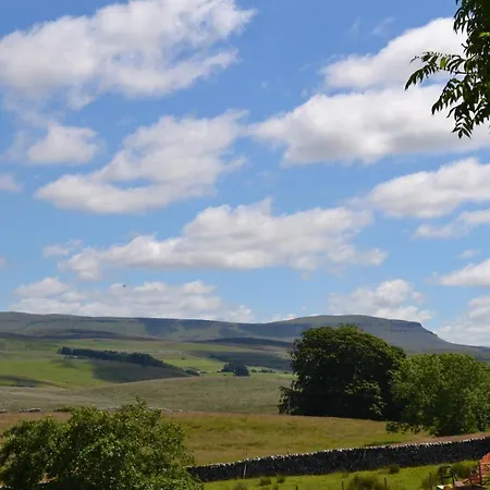 Ingleborough View Holiday At Ashes Farm *