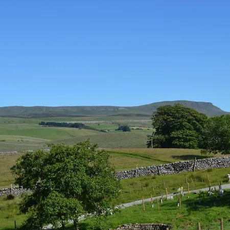 Ingleborough View Holiday At Ashes Farm